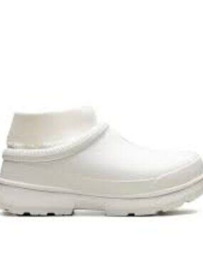 UGG Slip-On Clog booties w/socks